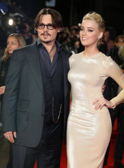 Kendisine şiddet uyguladığı gerekçesiyle Depp'e boşanma davası açan Amber Heard'ün, daha önce bir kadınla evlendiği ortaya çıktı.