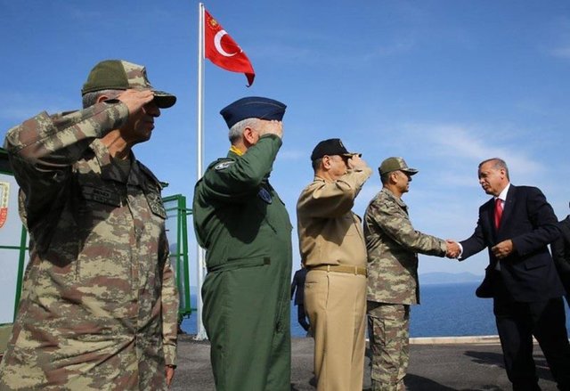 Daha sonra tatbikatı takip edecekleri bölüme geçen Cumhurbaşkanı Erdoğan ve Başbakan Yıldırım, Genelkurmay Başkanı Orgeneral Akar ile kuvvet komutanlarınca karşılandı.