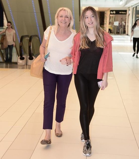 Kızının yeteneği olduğunu belirten Kumbasar, "Önce oyunculuk eğitimi alacak, sonra teklifleri değerlendireceğiz" dedi.