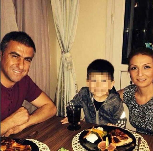 SİNEM YANMAZ NE DEMİŞTİ?Sinem Yanmaz, salı gecesi kişisel Facebook adresinden iddiayı gündeme getirirken, herkese tek tek cevap vermektense bu yolu tercih ettiğini ve vicdanını rahatlattığını belirtti. Sinem Yanmaz, daha sonra DHA muhabirine, sosyal medyada yazdıklarını tekrarladı.