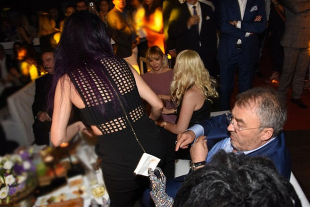 Yeni albümü için iddialı olduğunu söyleyen Yener, "Bütün şarkılarımız hit. Bu yaz Bodrum'daki işletmelerimizle de şarkılarımızla da başarılı olacağız" dedi.