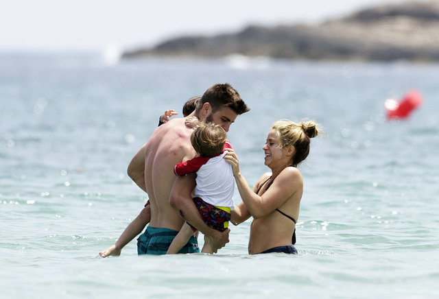 Çift, Pique'nin İspanyol milli takımında ter dökeceği Euro 2016 öncesi hem moral hem enerji depoluyor.