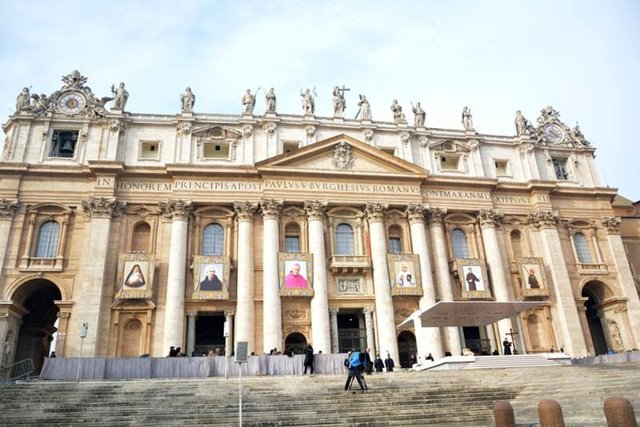 1. Aziz Petrus Bazilikası, Vatikan (İtalya)