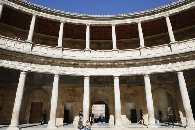 4. El Hamra Sarayı, Granada (İspanya)