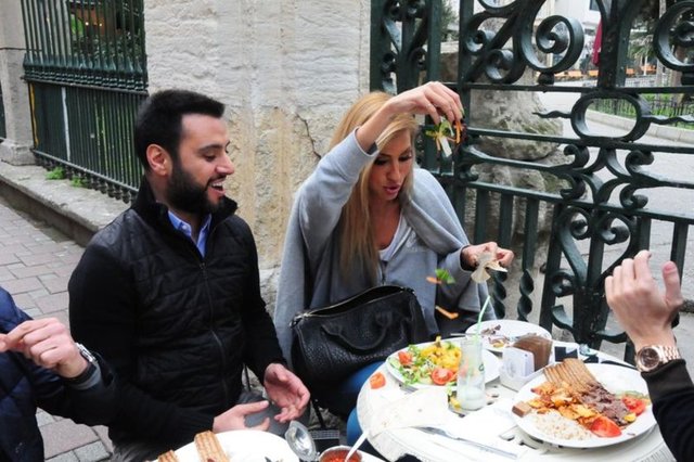 "ALİŞAN'LA YAKINLAŞIRKEN..." - Çağla Şikel,  Alişan'ın  'Ölümsüz Aşk'lar klibinde oynamayı kendisinin teklif ettiğini söylemişti.