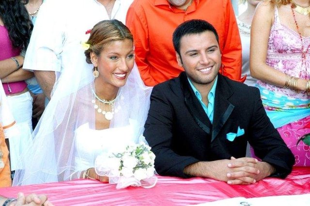 16 YIL SONRA 'EVET' DEDİ - Çağla Şıkel, yakın dostu ve program partneri Alişan'ın yeni şarkısı 'Ölümsüz Aşklar'ın klibinde rol almıştı.