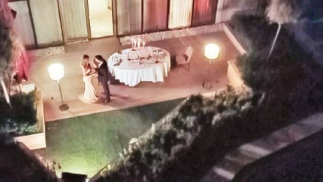 AYNI HEDİYEYİ ALIYORÇağla Şikel, Alişan'dan ücret istemedi. İkili geçen hafta kamera karşına geçti. Alişan çekimler bittikten birkaç gün sonra klibinde bedava oynayan Çağla Şikel'e jest yapmak istedi.