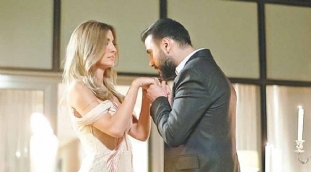 Alişan 2000'de, 'Ah Yar' şarkısının klibinde rol alması için Çağla Şıkel'e teklif götürmüştü. Çağla 'Hayır' demişti. Aradan 16 yıl geçti. Alişan 'Ölümsüz Aşklar' klibi için manken ararken 'Her Şey Dahil'deki partneri Çağla Şıkel "Ben oynayayım" dedi.