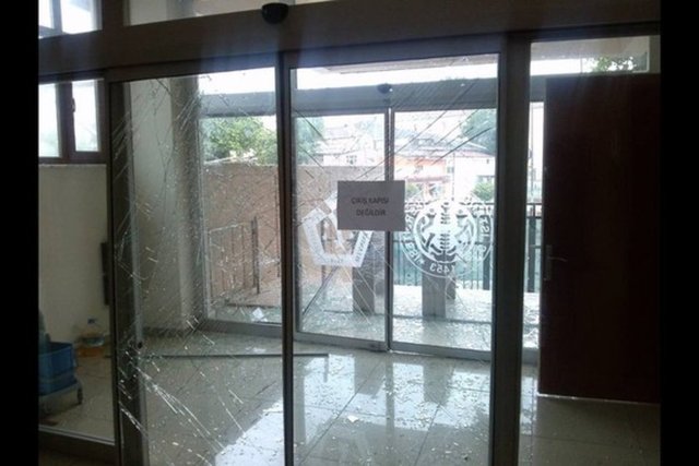 İSTANBUL ÜNİVERSİTESİ'NDE SINAVLAR İPTAL -   - İstanbul Üniversitesinin (İÜ), bazı fakülte ve yüksek okullarındaki bütünleme sınavları, Beyazıt'taki patlama nedeniyle iptal edildi. -  