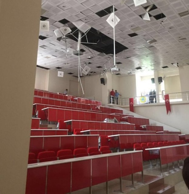 Üniversiteden alınan bilgiye göre, Beyazıt'ta hizmet veren Siyasal Bilgiler, Edebiyat, Fen, Su Ürünleri, Hukuk, İletişim, Hasan Ali Yücel Eğitim ve Eczacılık fakülteleri ile Adalet Meslek Yüksekokulu, Sosyal Bilimler Meslek Yüksekokulunda bugünkü bütünleme sınavları yapılamayacak. -  