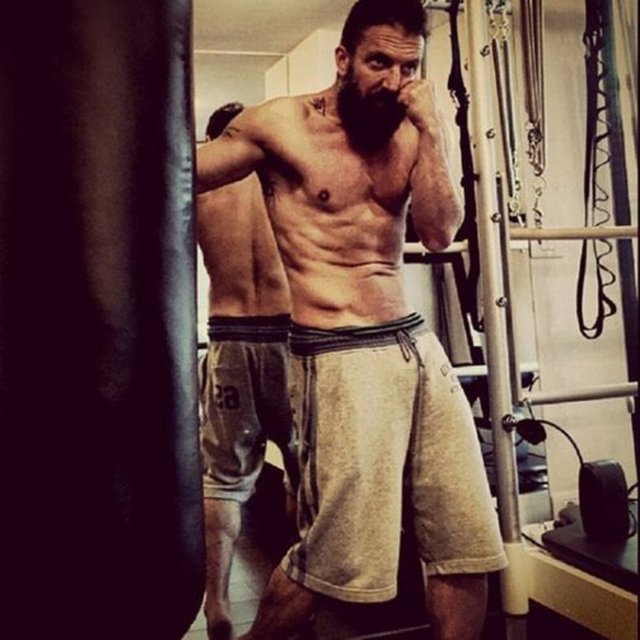 Ebru Şallı'nın eski eşi Harun Tan da vücut geliştirmeye meraklı