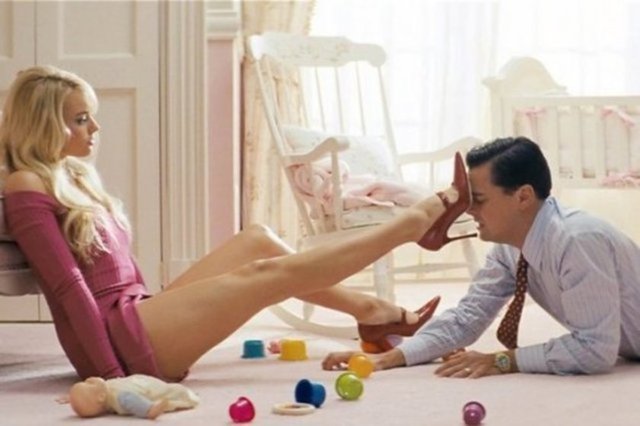 Bu yılın ilk ayında basında yer alan haberde Margot Robbie'nin rol arkadaşı Alexander Skarsgard'ı yaraladığı, sahnenin çekiminden sonra aktörün bedeninde morluklar oluştuğu iddia edilmişti.