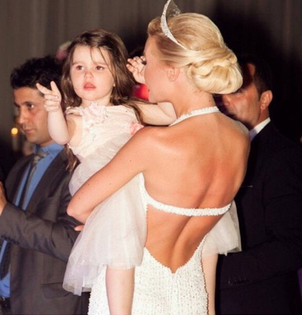 CHLOE LOUGHNAN - Kız kardeş