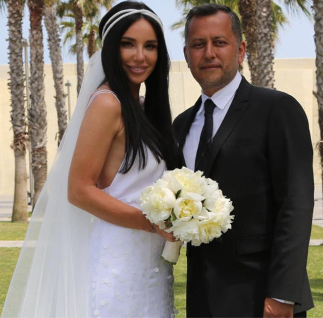 Gülşen 'in nikâh şahitliğini menajeri Haluk Şentürk, Ozan Çolakoğlu'nun şahitliğini ise yakın arkadaşı Kaan Yıldırım yaptı. Gülşen elbise modelindeki sade kesim gelinliği ve kaynak yaptırdığı uzun saçlarıyla dikkat çekti.