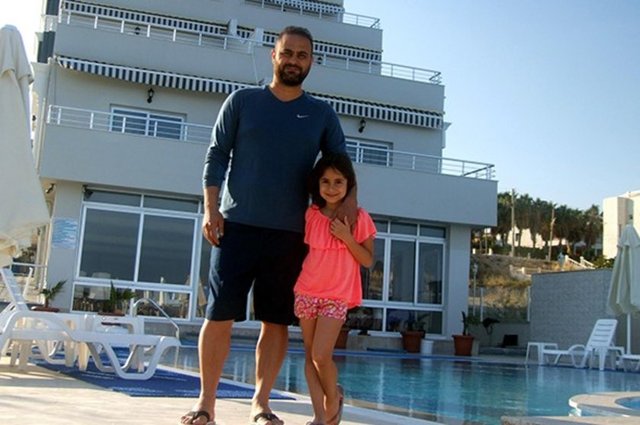 Galatasaray'ın efsane futbolcularından Hasan Şaş, doğum yeri Adana'nın Karataş ilçesine otel yaptırarak işletmeciliğe başladı.