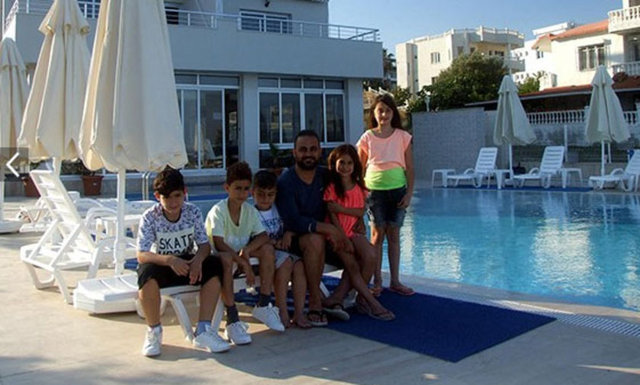 Hasan Şaş, İstanbul'da yaşadığını ancak zaman zaman çocuklarıyla birlikte Karataş'a geldiğini de ifade etti.