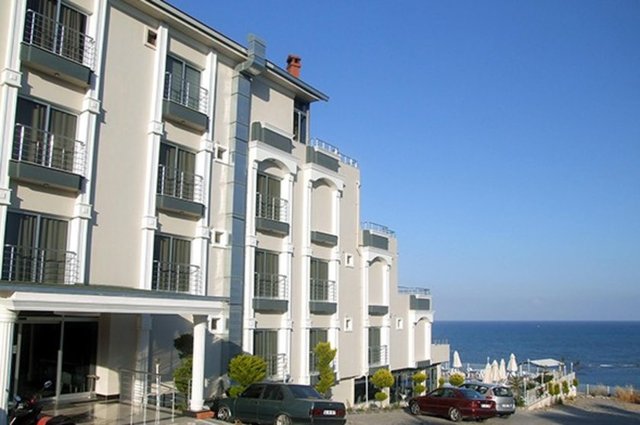 Hasan Şaş, memleketine otel yapma hayalini, ilçenin Serintepe mevkiine yaptırdığı 42 yataklı tesisle gerçekleştirdi. Denize sıfır 42 yataklı ve havuzlu otel, bu sezon müşteri kabul etmeye başladı.