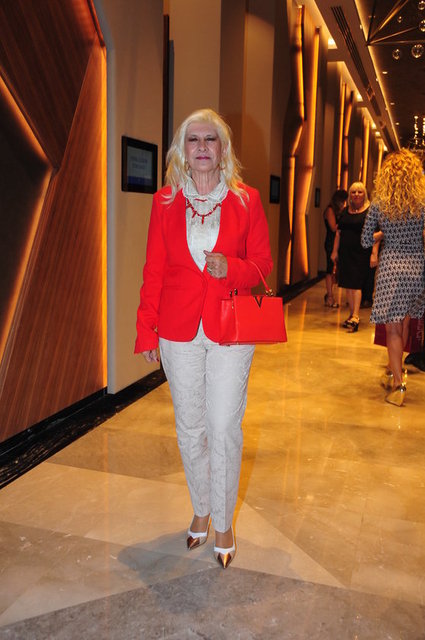 ESİN ÖZBEK