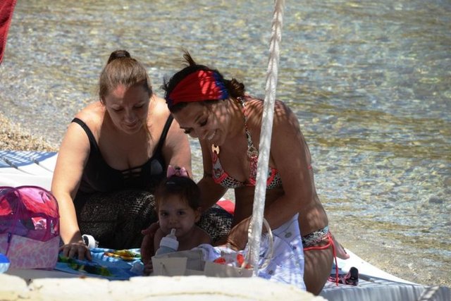 Nuri ALTUNTAŞ/HABERTÜRK MAGAZİNDemet Akalın, eşi Okan Kurt ve kızı Hira ile Bodrum tatiline devam ediyor.