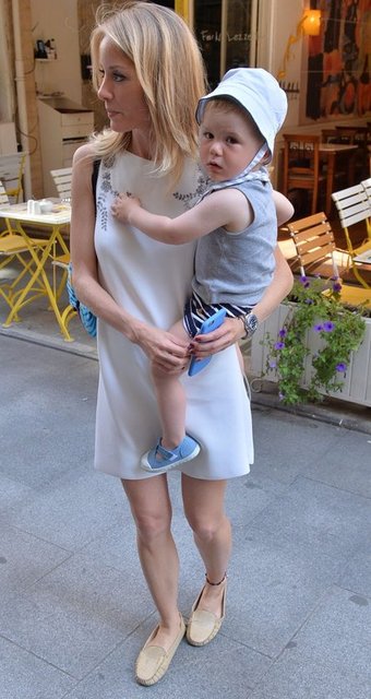 "Oğlumuz zarar görmesin diye iletişimimizi koparmıyoruz. Azur'un babasız büyümesini istemem. Onun her özel anında yanında olmak babasının da hakkı. Bu ayrı şey, hukuksal süreç ayrı. Oğlumuz için hep bir arada olabiliriz. Ayrıyız ama arkadaşça görüşüyoruz." (Makaron)