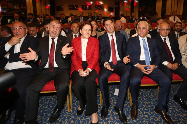 MHP'de muhaliflerin düzenlediği olağanüstü kurultayı devam ediyor. 