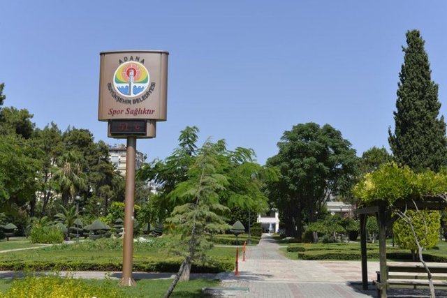 ADANA YANIYOR! - Adana'da parklardaki termometreler 51 dereceyi gösterdi.