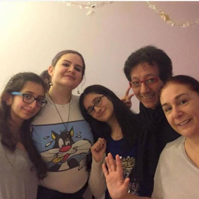 Burçin Orhon ile Süheyl Uygur'un kızları Zeynep Lara liseden mezun oldu.