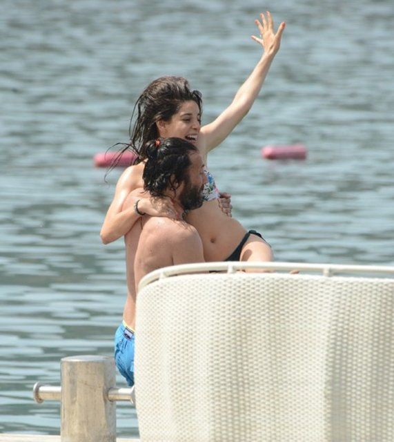 Oyuncu Elvin Levinler, Bodrum'da tatil yapıyor.