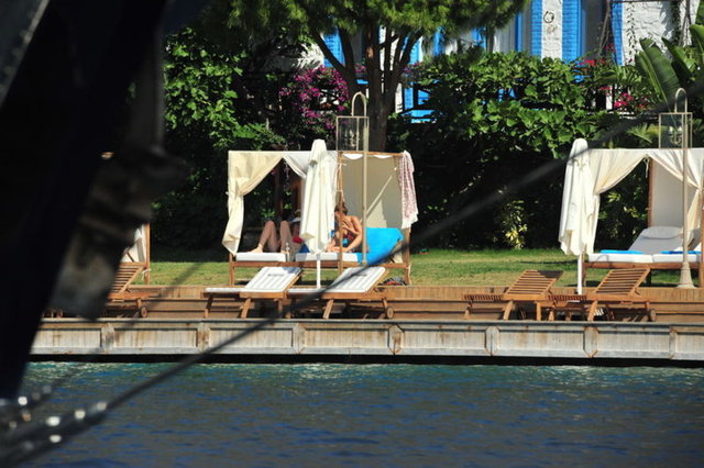 Nuri ALTUNTAŞ/Onur AYDIN/GAZETE HABERTÜRKSerenay Sarıkaya, yeni dizisinin çekimleri için hazırlanan sevgilisi Kerem Bürsin'i İstanbul'da bırakıp annesi Ümran Hanım'la tatile çıktı.