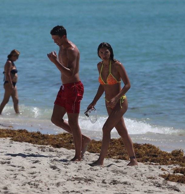Galatasaray ve Uruguay Milli Takımı'nın başarılı eldiveni Fernando Muslera, sezonun yorgunluğunu Miami sahillerinde attı.