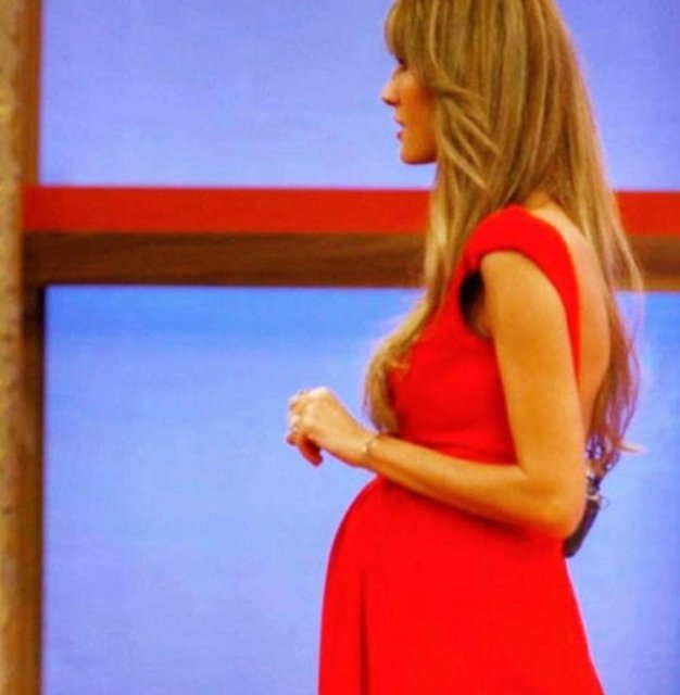 ÇAĞLA ŞIKEL2012 Uzay'ım karnımda