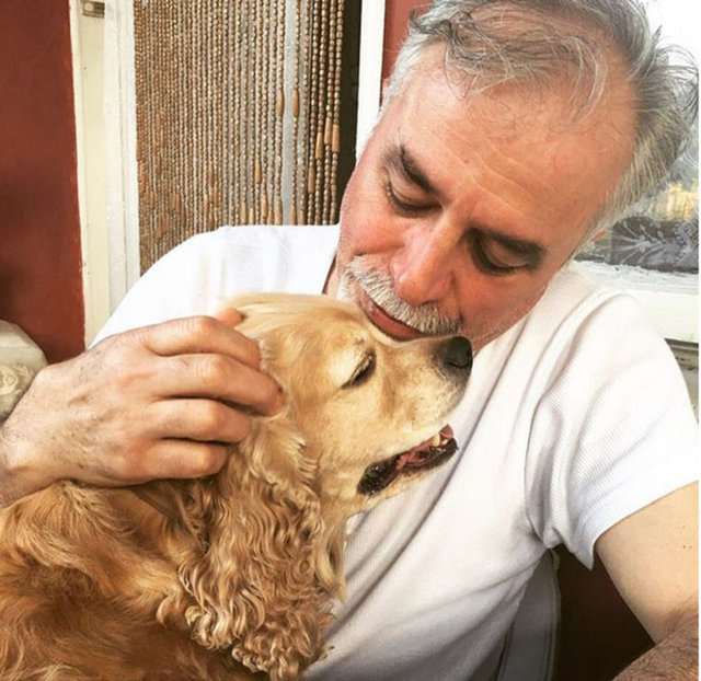 GONCA VUSLATERİ - Babam ve istif evinden kurtarilan,sahiplendigi kopegi :Badi. Hayvan sevgisini bana asilayan ailem.. Ne sansliyim.. Binlerce sukur "sefkate".