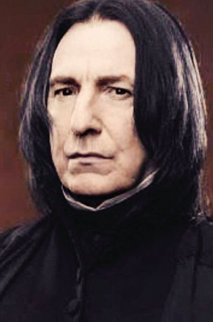 Paylaştığı fotoğrafın altına "Yaşlandığımda ben... Temsili değil" notu düşen oyuncunun Rickman'a benzerliği hayli şaşırtıcı. 