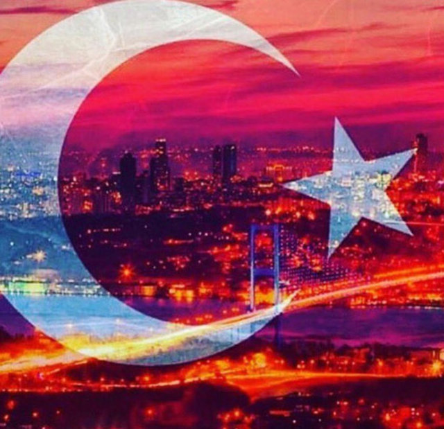 Chloe Loughnan - Güzel Türkiyem, kalbim perişan!! Offfff Off,Yazık yaaaa çok yazık. Bu terör ne zaman biticek Allah'ım! Yeter artık