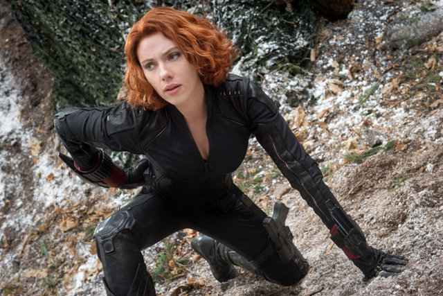 10 Scarlett Johansson 3,332 milyar dolar   