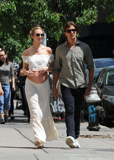 Candice Swanepoel de uzun süredir nişanlı olduğu Herman Nicoli'den hamile.