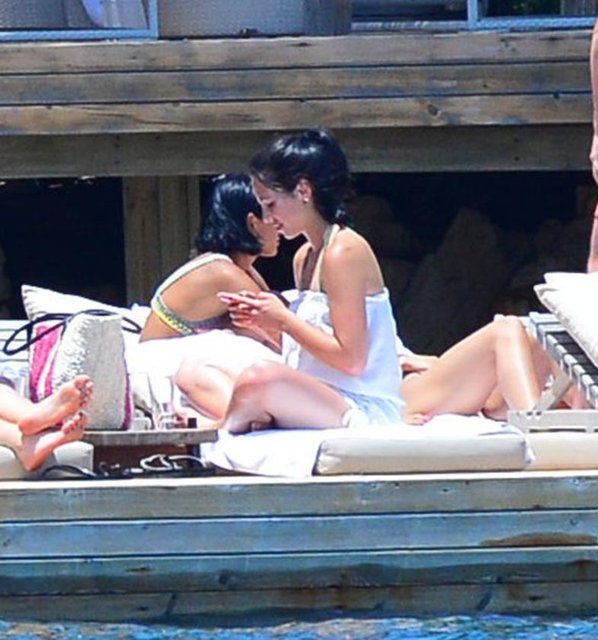 Hülya Avşar'la Kaya Çilingiroğlu'nun kızları Zehra, tatil sezonunu önceki gün Bodrum'da açtı.