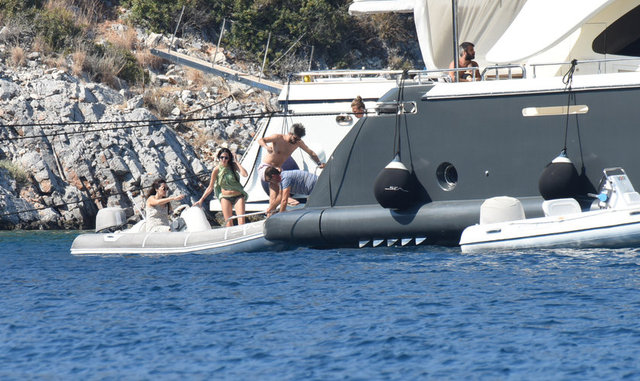 HT KULÜP / Hakan YAĞCI - Cemiyet hayatının genç temsilcilerinden Ceylan Çapa, yeni bir aşka yelken açtı! Ceylan Çapa, son zamanlarda gündemde sık sık adı geçen Serkan Uçar ile doludizgin bir ilişkiye başladı.
