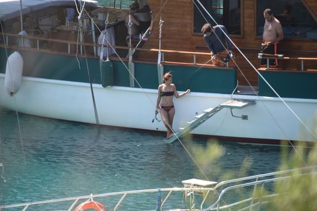 Nuri ALTUNTAŞ / HABERTÜRK MAGAZİN - Yaklaşık iki yıldır birlikte olan Burçin Terzioğlu-İlker Kaleli çifti, tatil için Marmaris'i seçti.