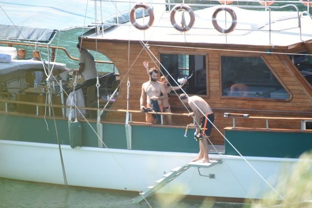 Formda vücuduyla parmak ısırtan Burçin Terzioğlu, yeni sezon çekimleri öncesi enerji depoladı.