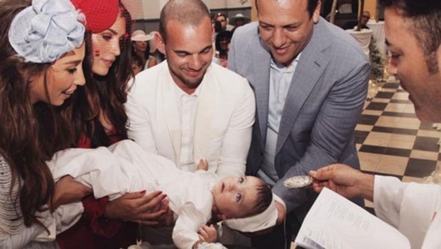 Wesley Sneijder-Yolanthe Cabau çiftinin oğulları Xess Xava, önceki gün vaftiz oldu.