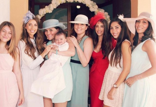 Vaftiz töreninden fotoğrafları sosyal medyada paylaşan Cabau, altına da şöyle yazdı: