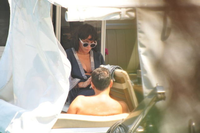 Üç aylık hamile olduğu haberlerini doğrulayan ve "Anne olmak için şimdiden sabırsızlanıyorum" diyen Gülşen, eşi Ozan Çolakoğlu ile Bodrum tatiline devam ediyor.