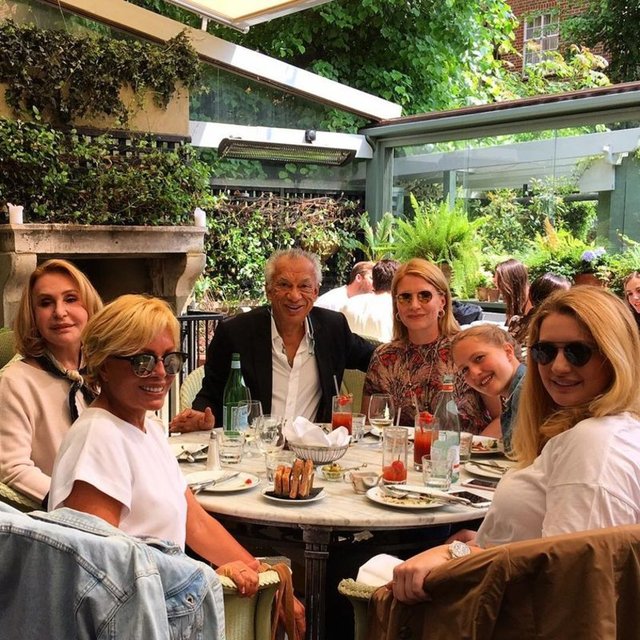 CAROLINE, AYLİN KOÇ