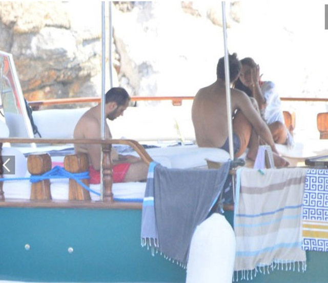 İlker Kaleli ve Burçin Terzioğlu, Marmaris Bozburun'da Ahum adlı teknede görüntülendi.