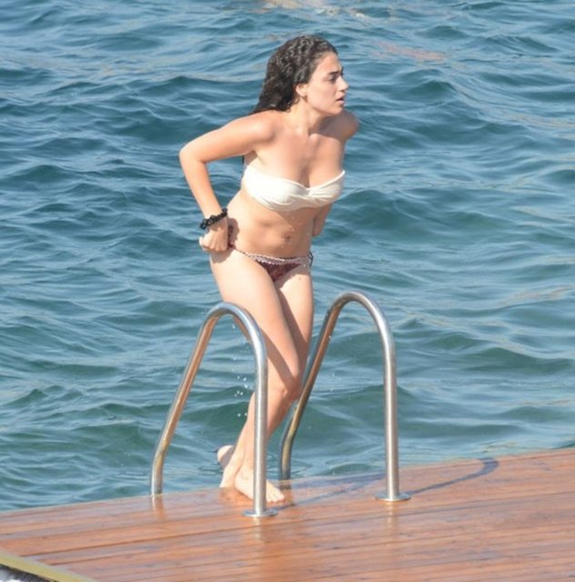 Babası İbrahim Tatlıses'le arasındaki buzları eriten Dilan Çıtak, önceki gün Bodrum'da bir plajdaydı.