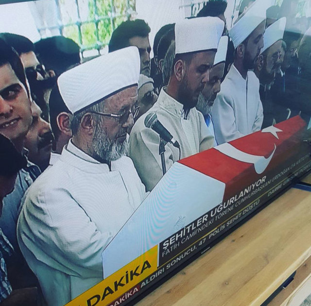 HANDE YENER - Şehitlerimiz uğurlanıyor... Allah rahmet eylesin..Nurlar içinde yatsınlar... Ailelerine sabır diliyorum...