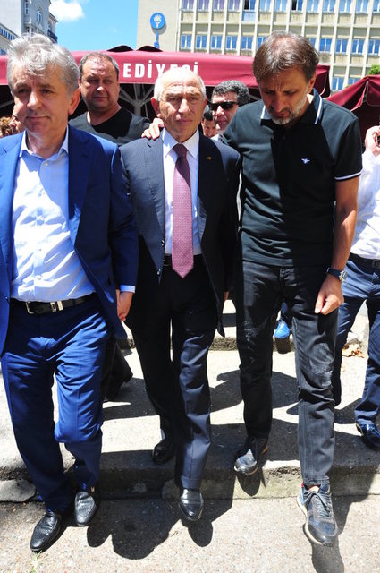 NİHAT ÖZDEMİR