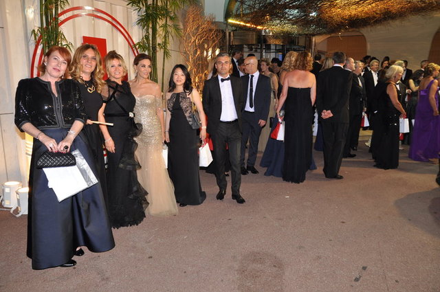 CATHERİNE DELESTİNE, HÜLYA BİREN, NEDRET TACİROĞLU, FERYAL GÜLMAN, NEİGE