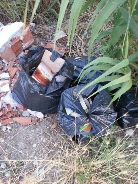 15 Temmuz'da FETÖ terör örgütü tarafından yapılmak istenen darbenin başarısız olmasının ardından FETÖ/PDY terör örgütü elebaşısı gıyabi tutuklu Fetullah Gülen'in kaleme aldığı kitaplar ve sohbetlerinin yer aldığı CD'ler vatandaşlar tarafından çöplere atılmaya başlandı. (İHA)